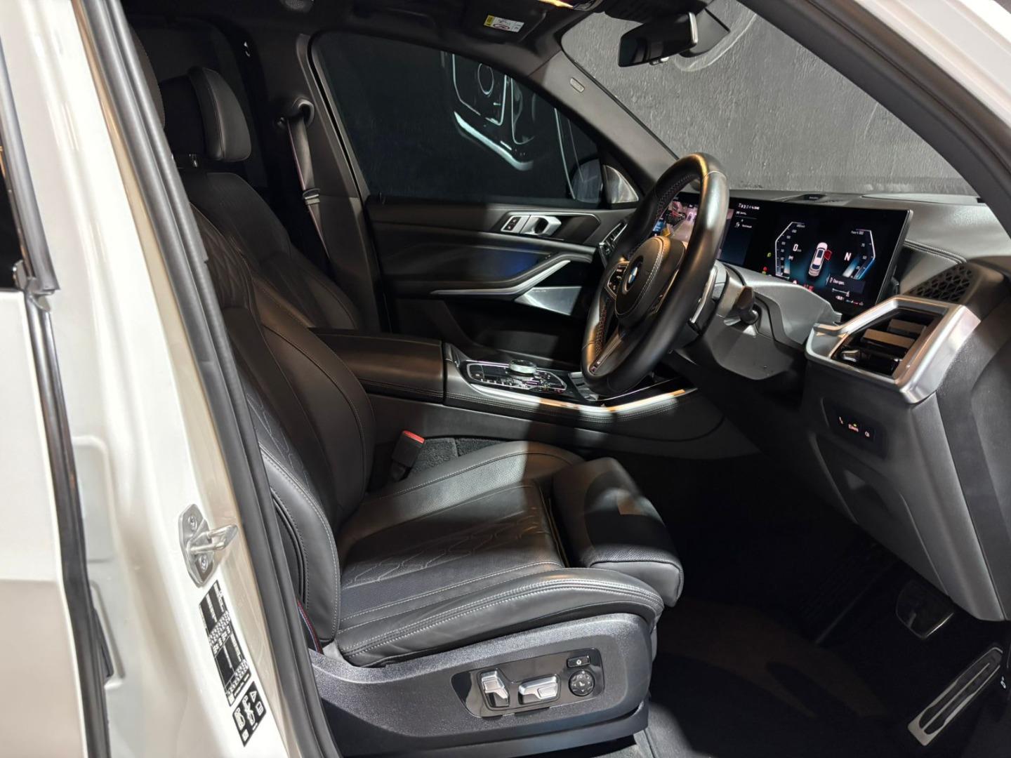 2023 BMW X5 M60i